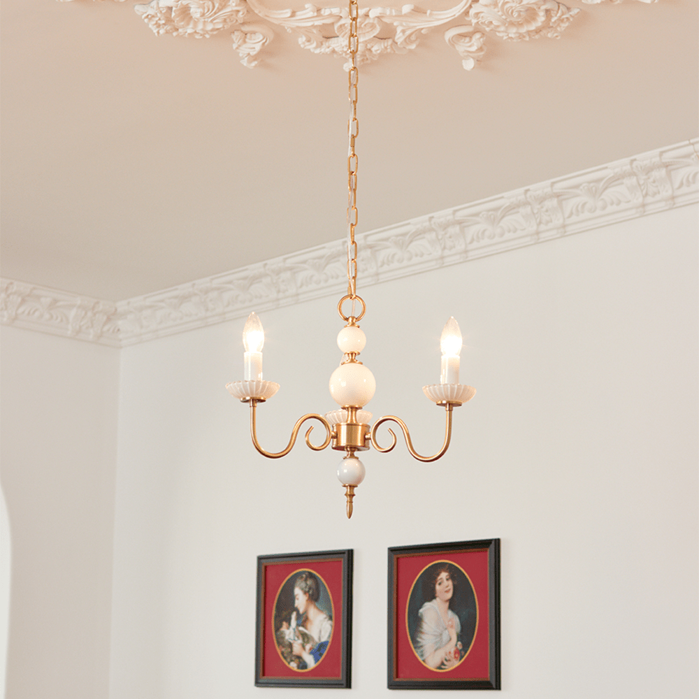 クリーム色のガラスシャンデリア アメリカンレトロ メタルシャンデリア 寝室用ランプ