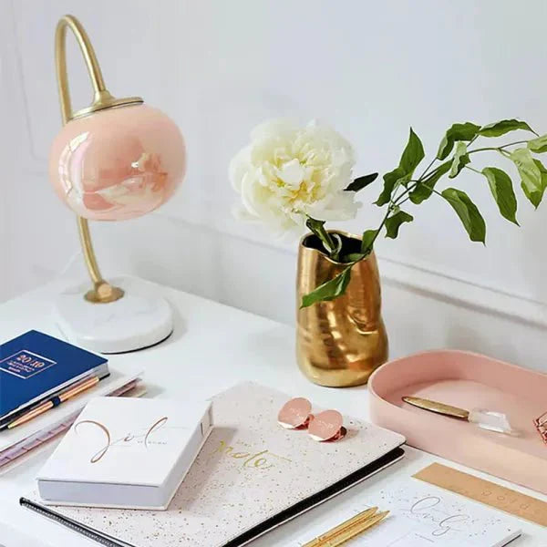 マシュマロデザインの金属とガラスのテーブルランプ