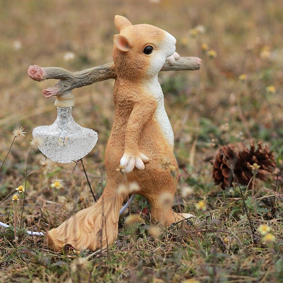 リスの形をしたテーブルランプ