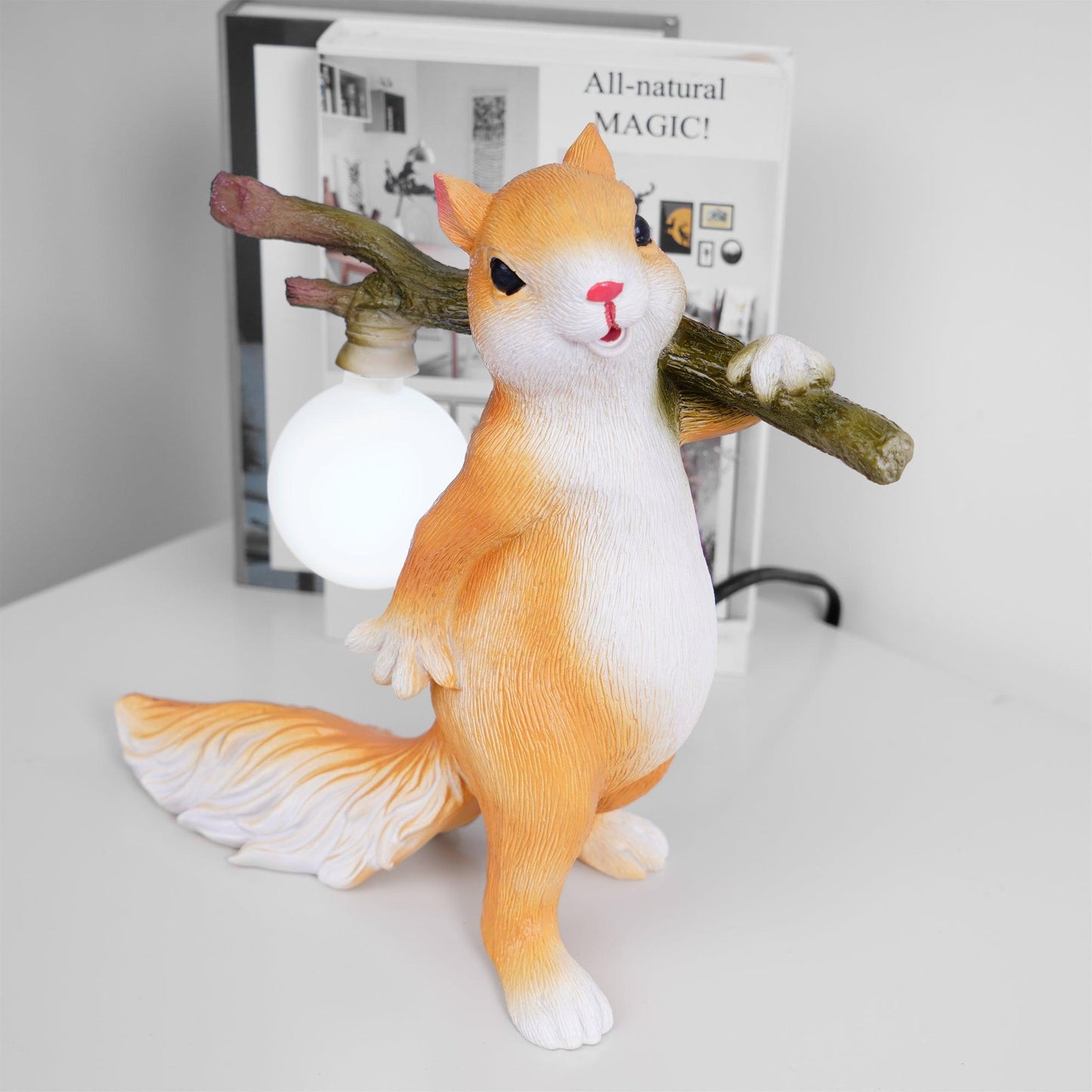 リスの形をしたテーブルランプ